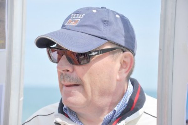 Ce descurcăreţ e Mitrea! Firma familiei curăţă fântânile arteziene din oraş